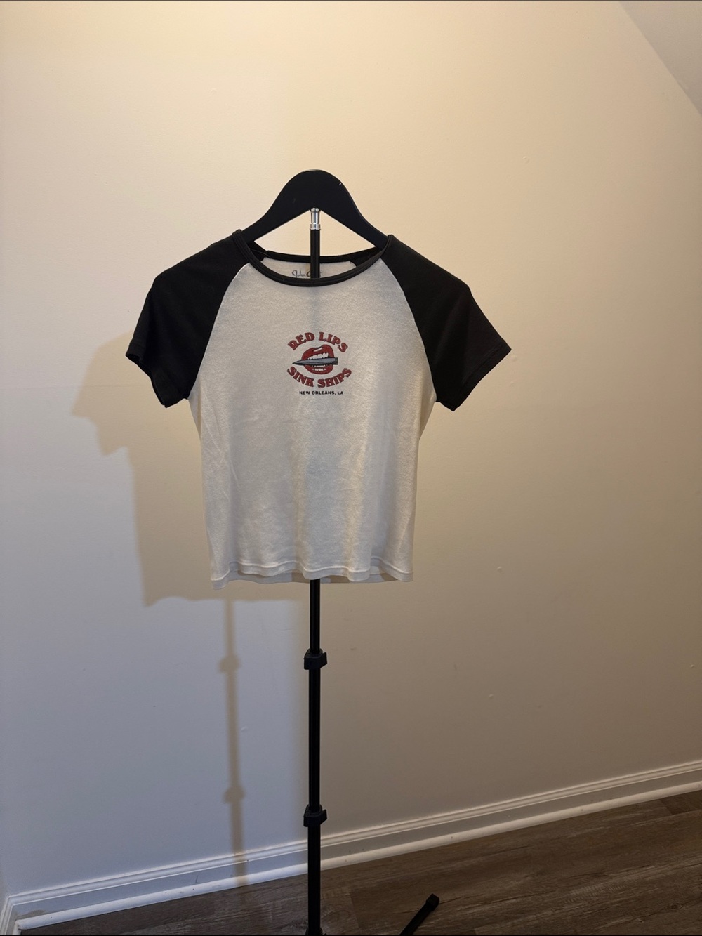 Brandy Melville Black & White 'Red Lips' Raglan Crop Top